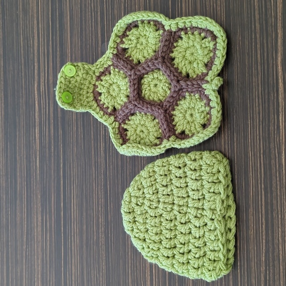 Newborn knitted turtle suit - perfect for photoshoots - Picture 2 of 7